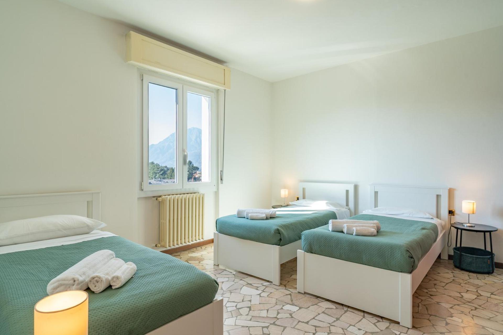 Spacious Apartment With Panoramic Views In Lecco Esterno foto