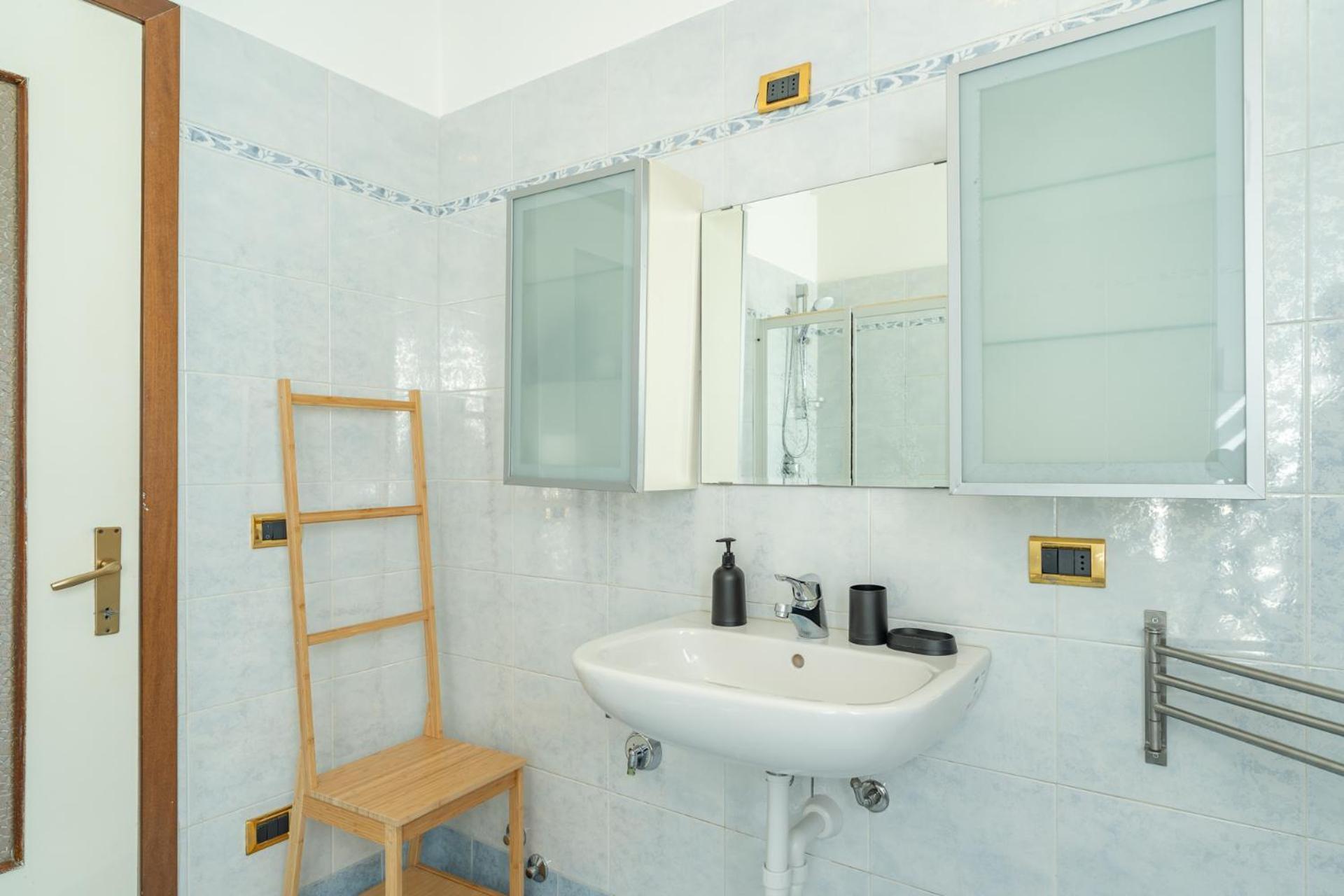 Spacious Apartment With Panoramic Views In Lecco Esterno foto